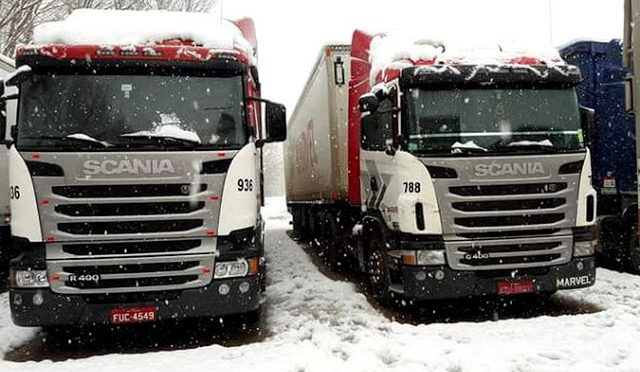 Tempestade de neve prende caminhoneiros no Chile