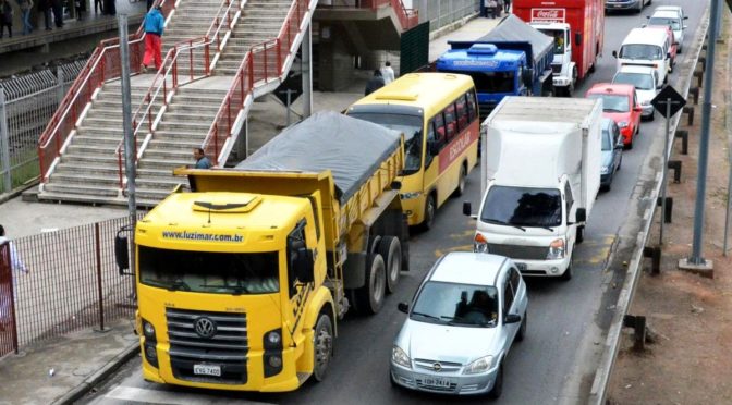 RESTRIÇÃO A CAMINHÕES EM SÃO PAULO SERÁ REVISTA