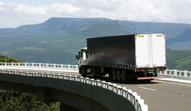 Licenciamento para caminhões placas 1 e 2 deve ser feito em Setembro