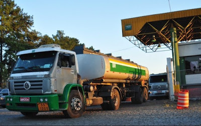 Roubo de caminhões-tanque assusta motoristas no Rio Grande do Sul