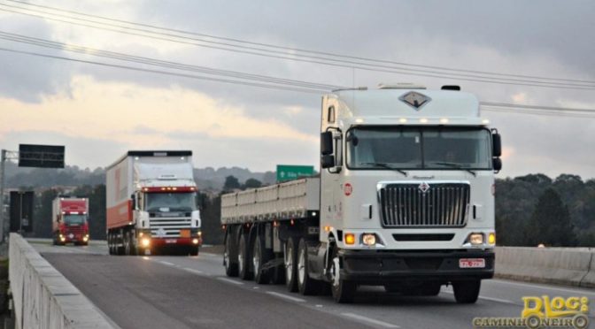 Justiça Federal suspende multa por farol desligado nas rodovias do país