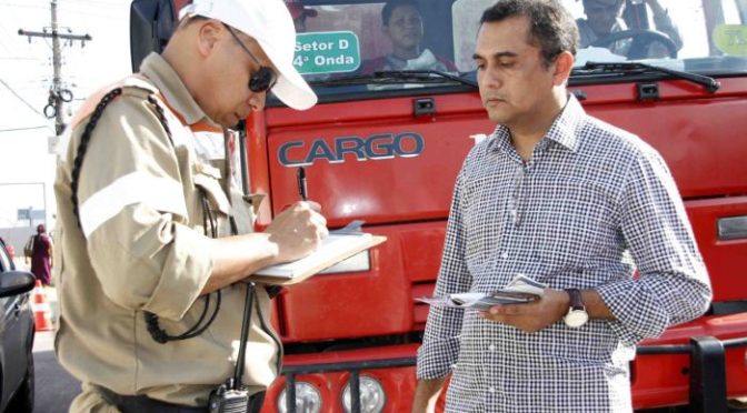 Quem tiver 20 pontos na carteira vai ficar pelo menos 6 meses sem dirigir