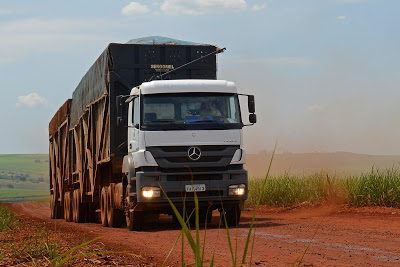 Câmbio automatizado eleva o padrão de conforto dos caminhões Mercedes-Benz Axor fora de estrada