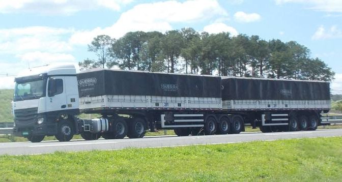 New Actros é flagrado em rodovia de São Paulo