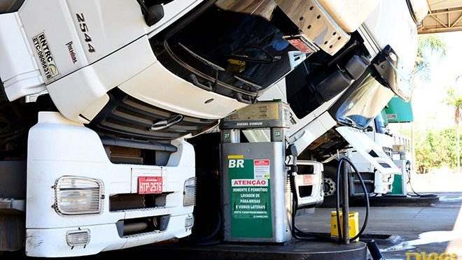 Queda do preço de diesel e gasolina chega aos postos