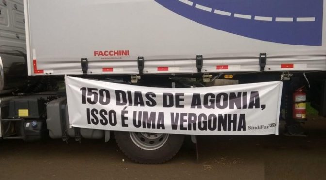 Fila de caminhões gera transtornos em Foz do Iguaçu