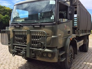 Caminhões do Exército e carros zero km são usados para clonagem