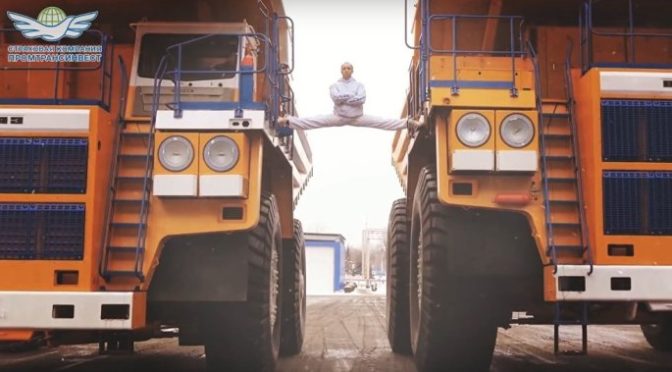 Dublê copia vídeo da Volvo usando dois caminhões gigantes