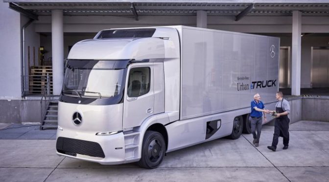 Mercedes-Benz inicia testes do Urban eTruck na Europa