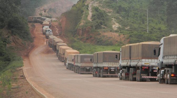 Após 20 dias de atoleiro, trânsito começa a fluir na BR-163