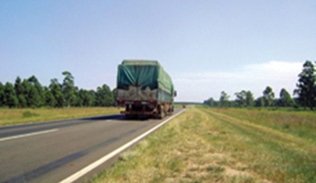 Trafegar com caminhão em má condição pode gerar multa grave