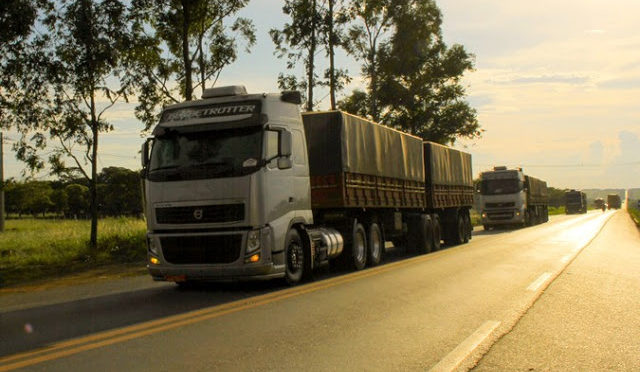 Governo quer proibir o tráfego de caminhões em rodovias federais nos finais de semana