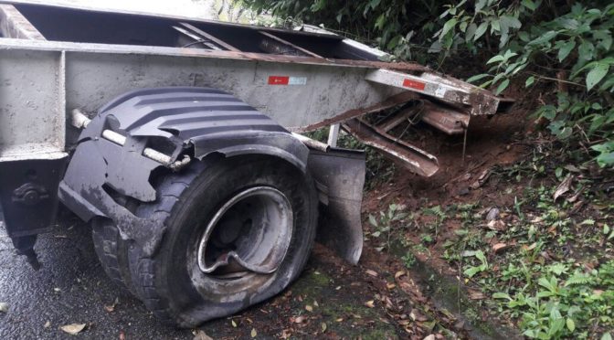 Caminhoneiro relata tensão ao tentar controlar veículo sem freio em rodovia