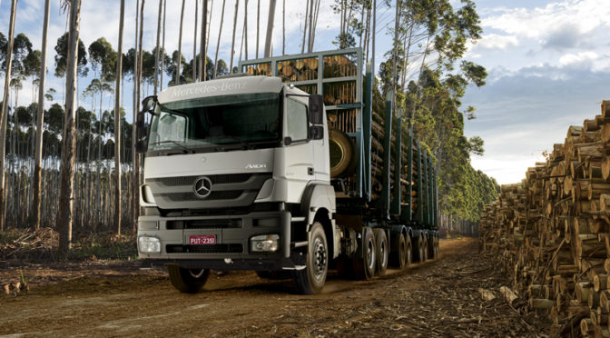 Axor 3344 da Mercedes-Benz é o caminhão mais vendido do Brasil em março