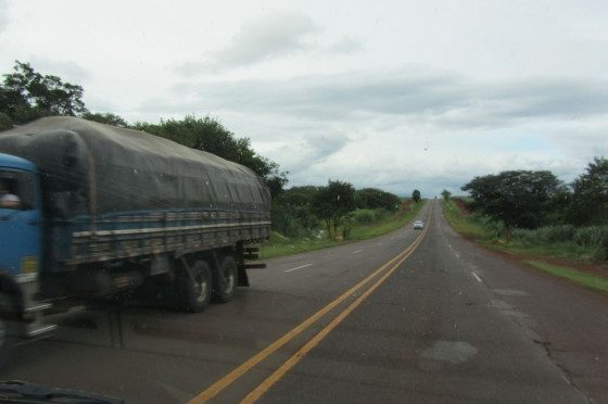 Lona de caminhão: saiba como escolher o material ideal para proteger a carga