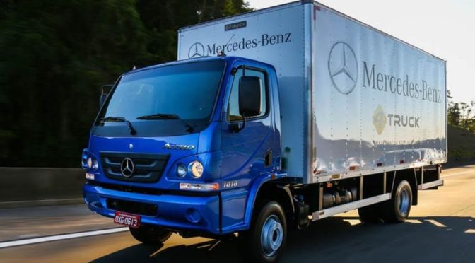 Mercedes-Benz entrega o primeiro caminhão  sorteado pelo App Mercedeiros de Verdade