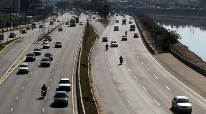 Em um mês, 230 mil motoristas são pegos pelos novos radares das marginais