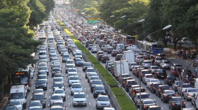 Urbanização de rodovias dificulta transporte de longa distância