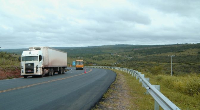 Fluxo de veículos nas estradas diminui em fevereiro, segundo ABCR