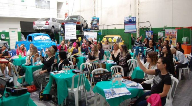 Universo da manutenção do carro atrai mulheres em workshop