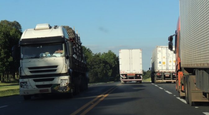 Caminhoneiros acham que reajuste da tabela do frete é ‘o mínimo’