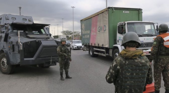 Exército e polícia começam operação contra roubo de cargas no Rio