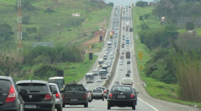 Obras na Via Dutra, em Queluz (SP) alteram tráfego da rodovia