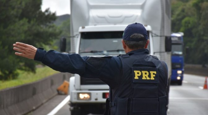 Motoristas de caminhão fazem gambiarra nos freios e arriscam a vida