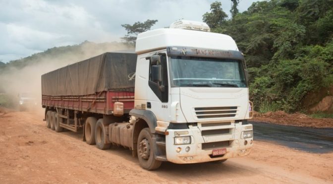 Caminhoneiros retidos na Venezuela voltam ao Brasil