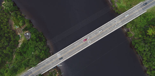 Pontes com avarias restringem tráfego de caminhões na Rodovia Rio-Santos