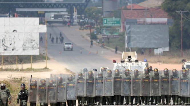 Vinte e nove caminhoneiros brasileiros estão retidos na Venezuela