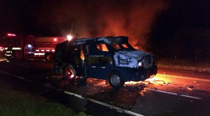 Caminhoneiro refém durante explosão de carro-forte