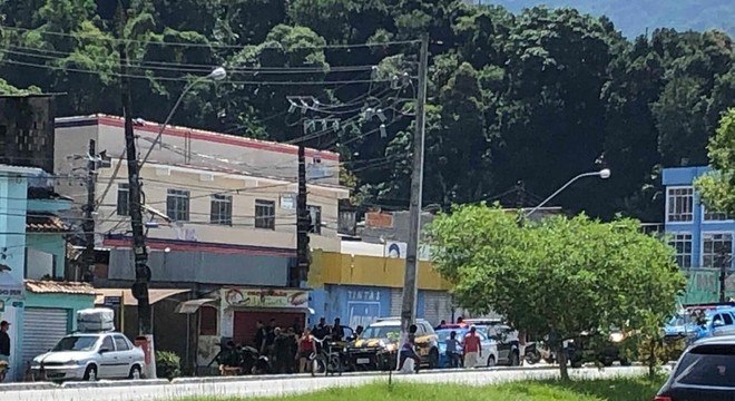 Comboio de caminhões que levava urânio é atacado na BR-101 no RJ