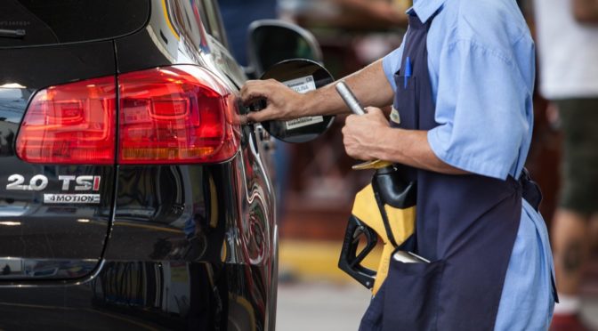 Preço médio da gasolina nas bombas recua pela 6ª semana seguida, diz ANP