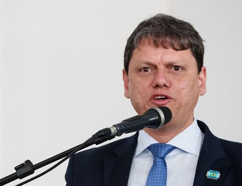 Acordo com caminhoneiros deve ser fechado semana que vem, diz ministro