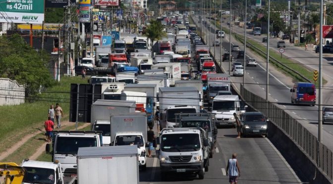 Medidas para atender caminhoneiros, como o crédito do BNDES, ainda não deslancharam