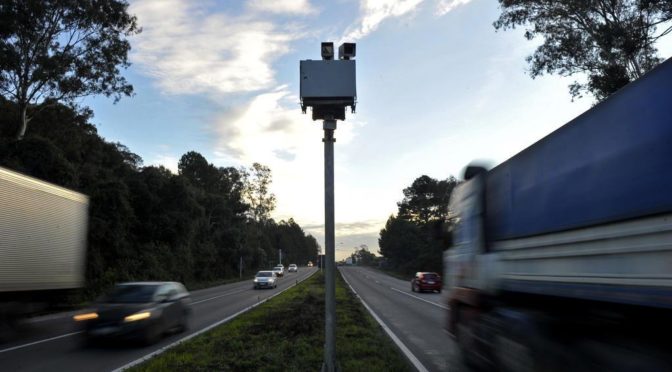 Número de multas cai 16% no trânsito do RS em período sem pardais nas rodovias federais