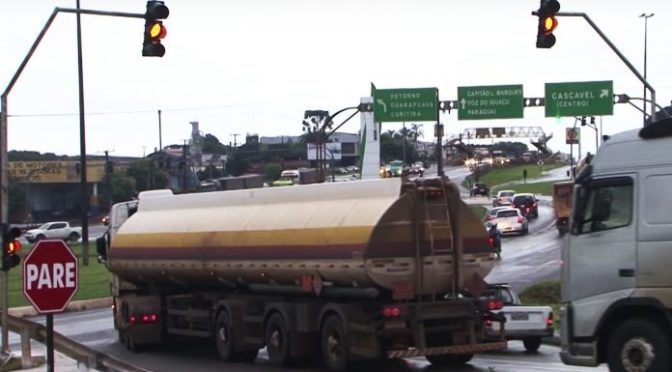 10 coisas que todo motorista de carro deveria saber sobre caminhões antes de pegar a estrada