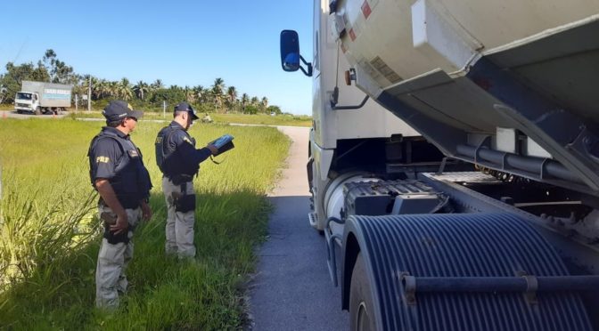 Operação da PRF aplica 150 multas em 60 caminhões nas estradas da Grande Natal