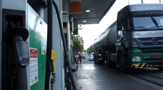 Após um mês sem reajustes, Petrobras reduz preço do diesel em 1,5% nas refinarias