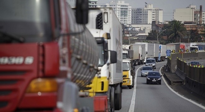 Governo prepara linha de crédito para caminhoneiros no BNDES