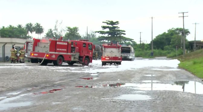 Caminhões-tanque explodem em pátio de distribuidora de combustíveis